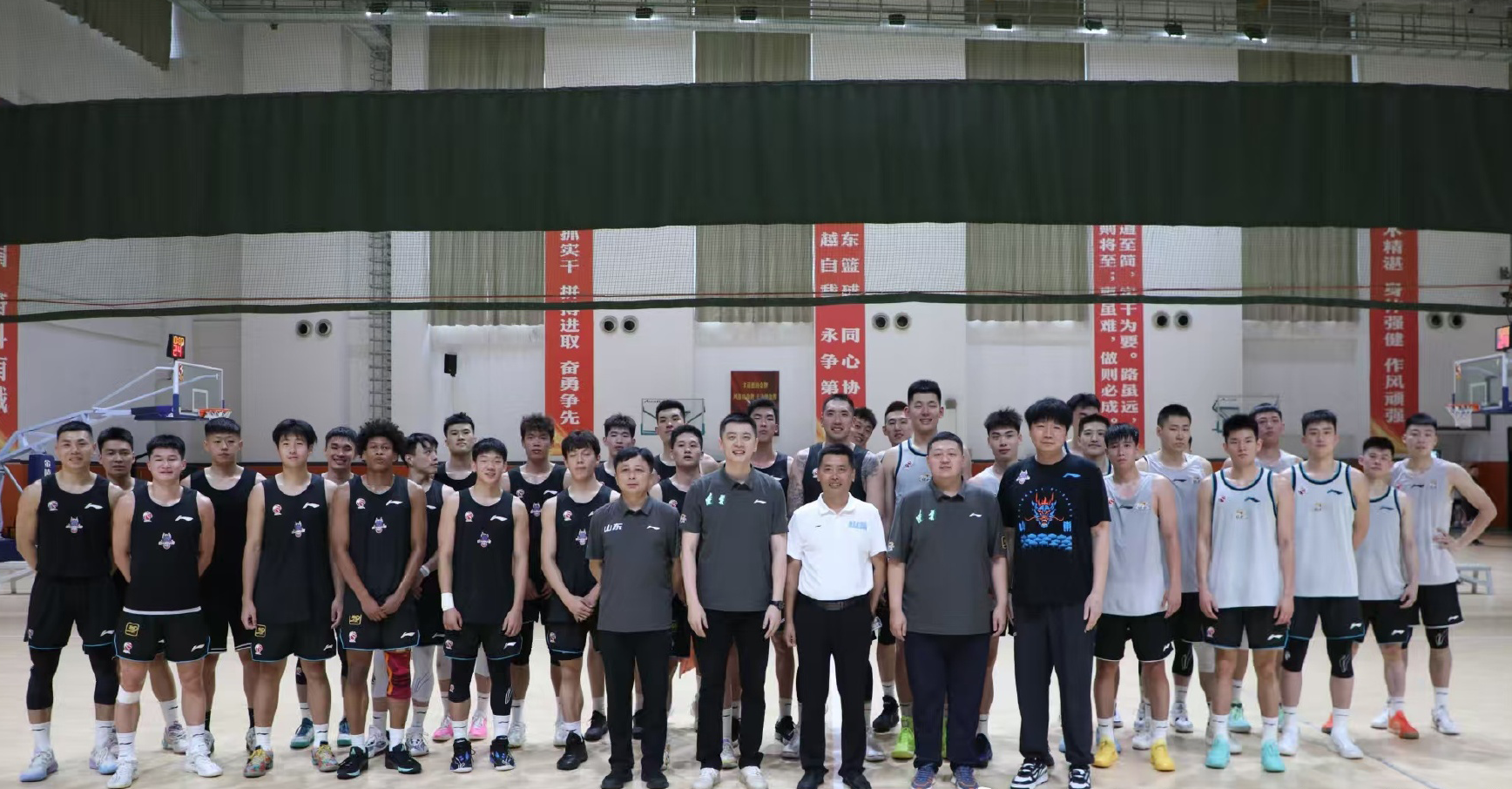 b体育-辽宁男篮官方晒与山东进行教学赛：此前参与打群架的U21队员彭泓森在列