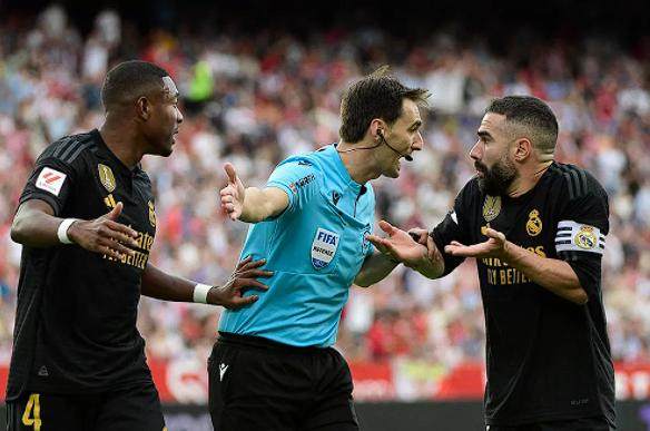 b体育官网-安切洛蒂穆里尼奥化?西甲裁判是世界最差或最佳?